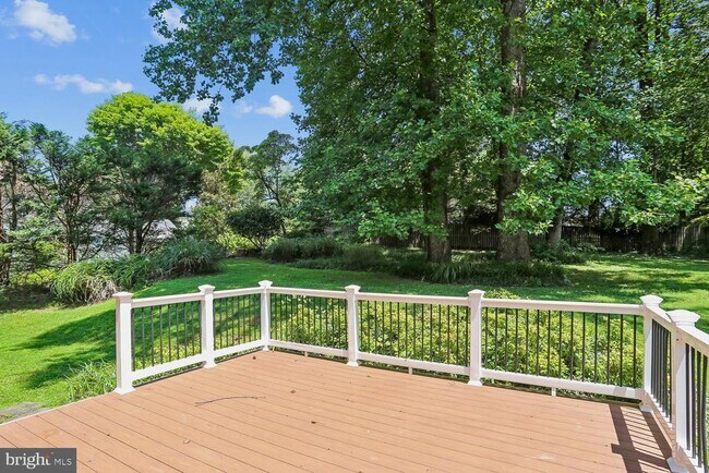 Building Photo - 903 Ridge Dr