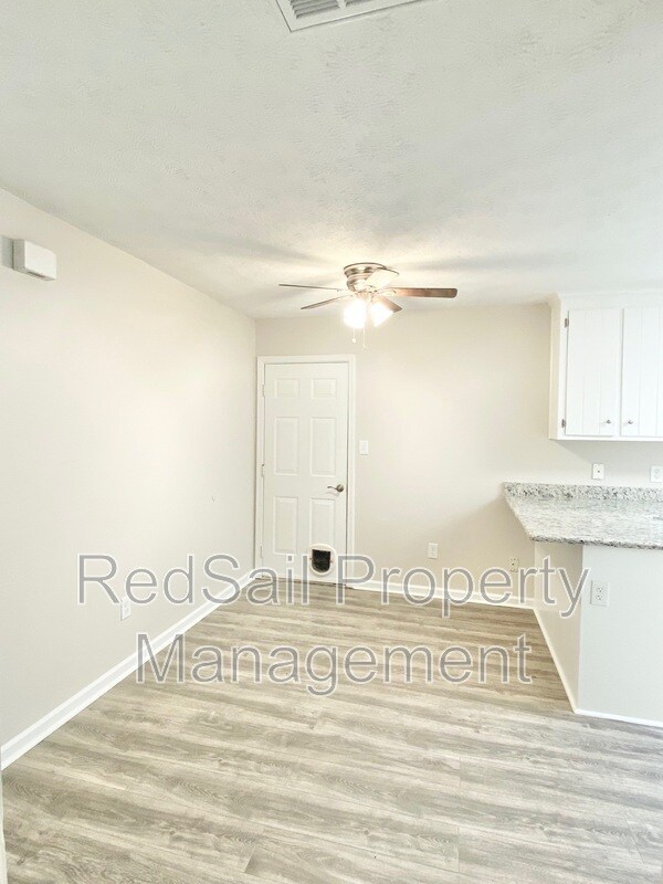 Building Photo - 39 Whites Ln