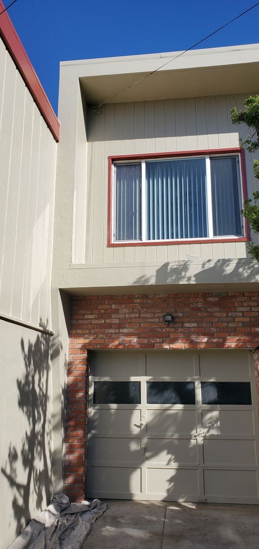 Building Photo - Beautifully Renovated Vintage  2 bedroom 2 bath single-family Home, with Bonus rooms  and Great V...