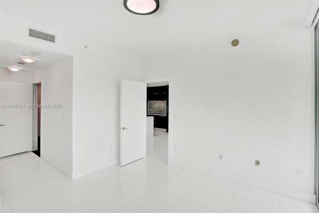 Building Photo - 900 Biscayne Blvd