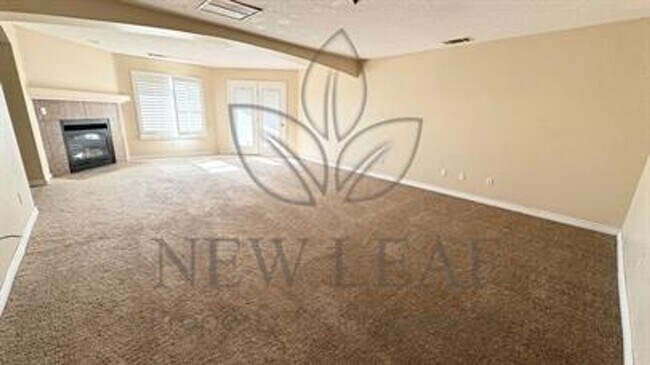 Building Photo - Beautiful 4 bedroom on LARGE private lot in PHELAN