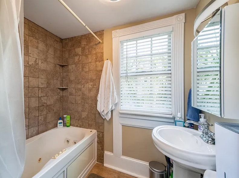 Building Photo - 33 Pitt St