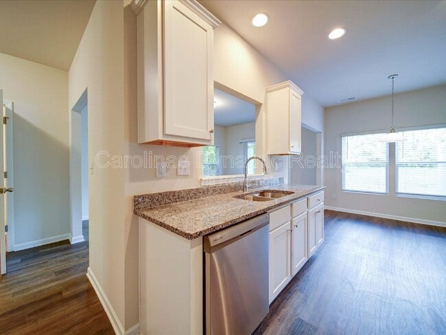 Building Photo - 916 S Battleground Ave