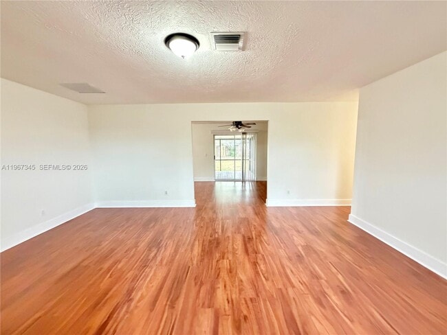 Building Photo - 1434 SE Concha St