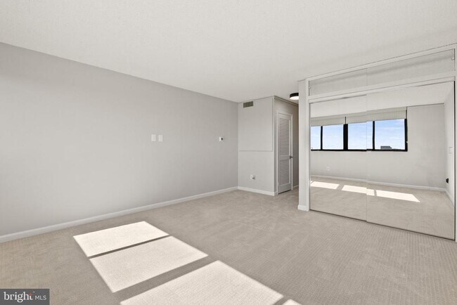 Building Photo - 1101 S Arlington Ridge Rd