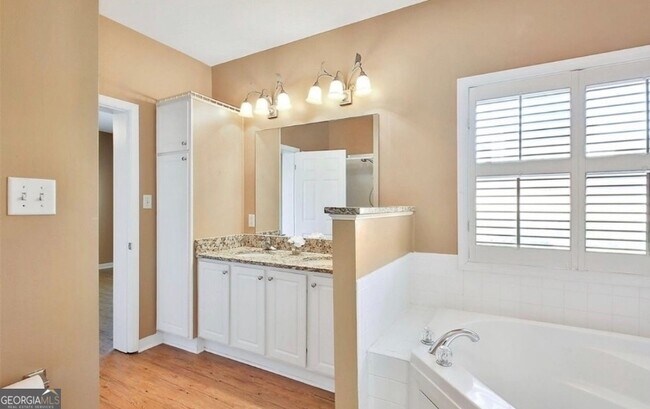 Building Photo - 504 Hollen Ct
