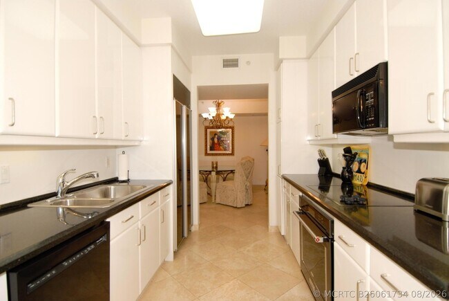 Building Photo - 3200 N Ocean Blvd