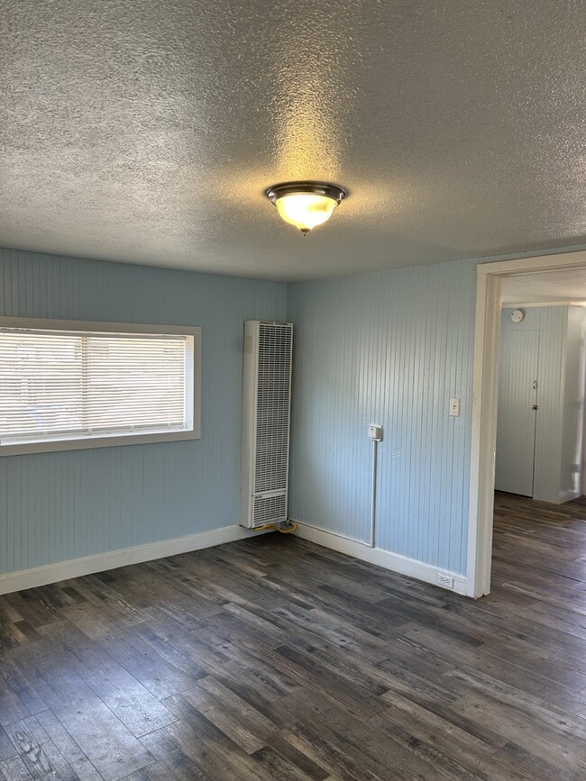 Building Photo - 211 Burney St