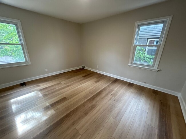 Building Photo - LARGE WESTSIDE FULLY REHABBED HOME -  3 be...