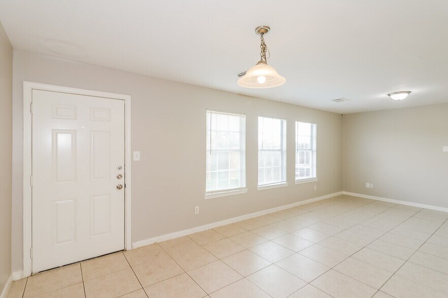 Building Photo - 4906 N Cancun Dr