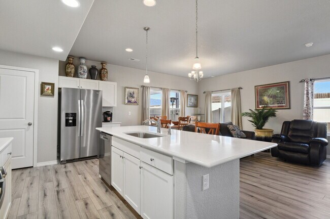 Building Photo - Modern 3-Bedroom Home for Rent in Chapel H...
