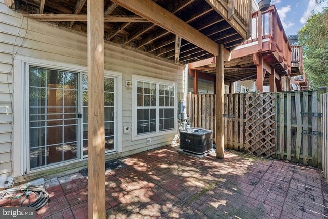 Building Photo - 11465 Log Ridge Dr