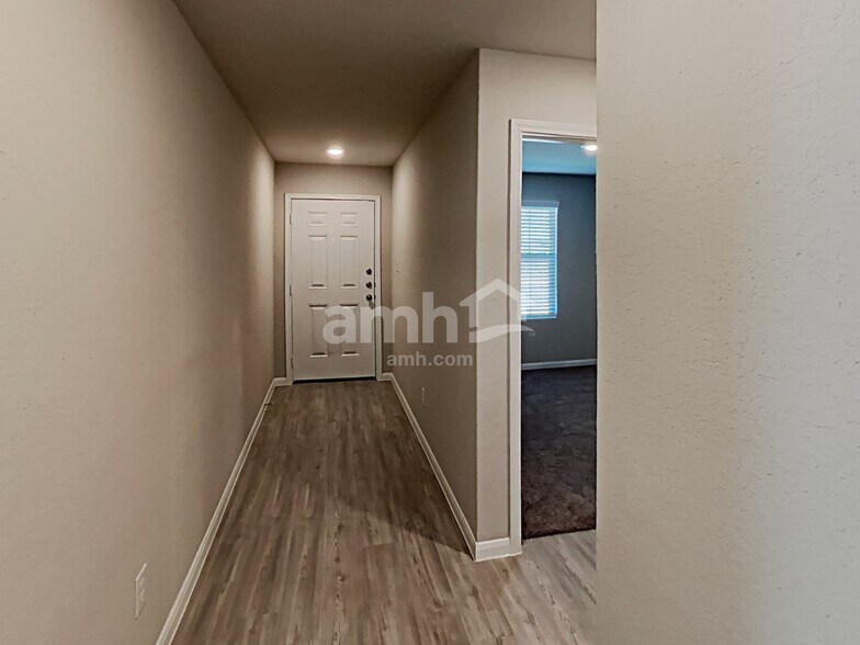 Building Photo - 9978 Sarrebourg St