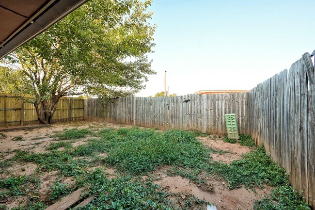 Building Photo - * * * $250 Move-in Special * * * Charming 2-Bedroom / 2-Bathroom Retreat! * * * $250 Move-in Spec...