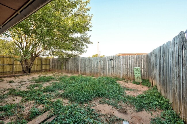Building Photo - Welcome to your next home—a charming 2-bedroom, 2-bathroom retreat