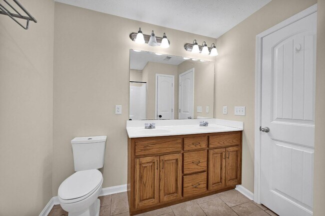 Building Photo - 15 Goldenrod Dr