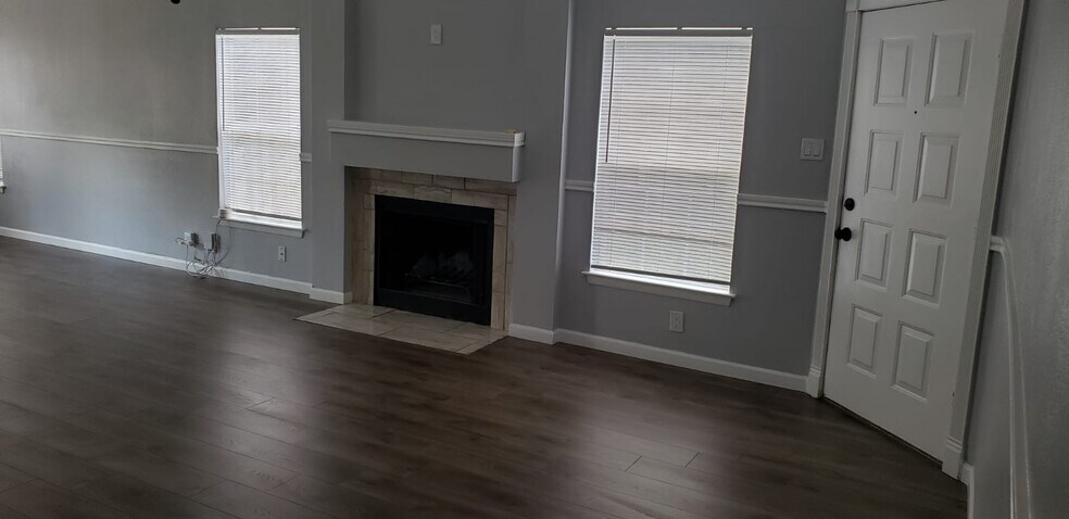 Fireplace - 9018 Rich Quail