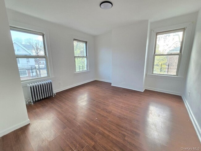 Building Photo - 3141 Kingsbridge Terrace