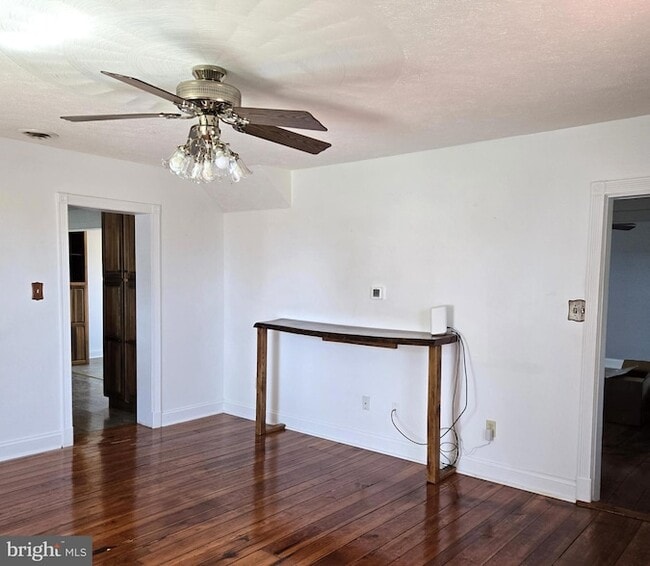 Building Photo - 8293 Leetown Rd