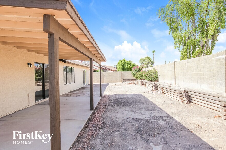 Building Photo - 10015 N 65th Ave