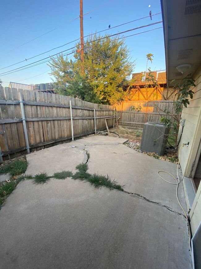 Building Photo - 9291 Burbank Dr