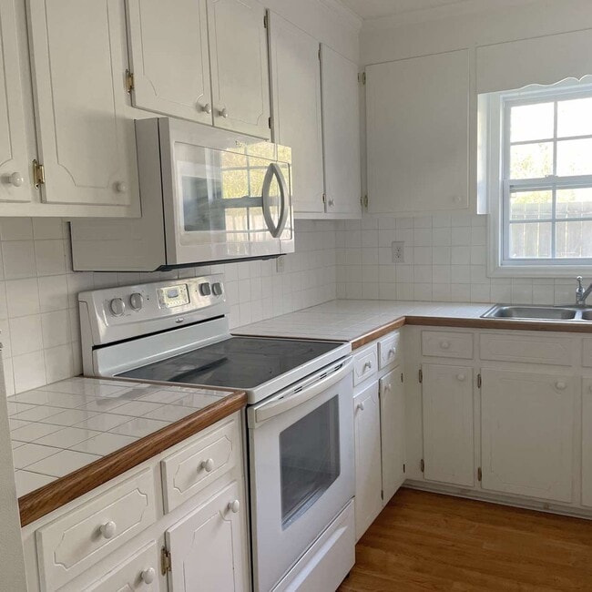 Building Photo - 2136 Flagstone Ct