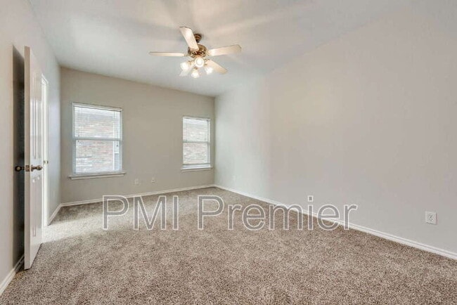 Building Photo - 5832 Center Ridge Dr