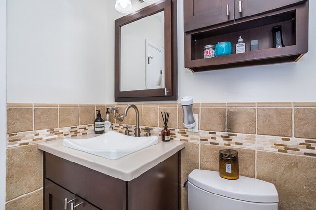 Building Photo - 2385 Sunset Heights Dr