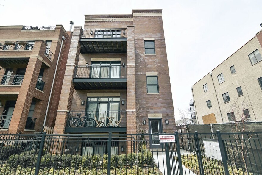 Building Photo - 4342 N Ashland Ave
