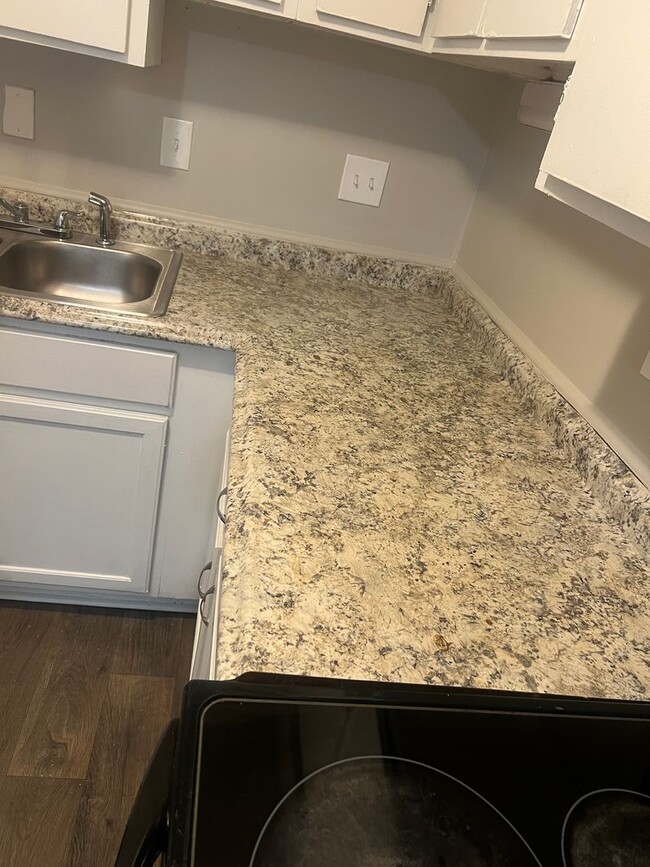 Building Photo - 2 Bedroom 2 Bath Condo