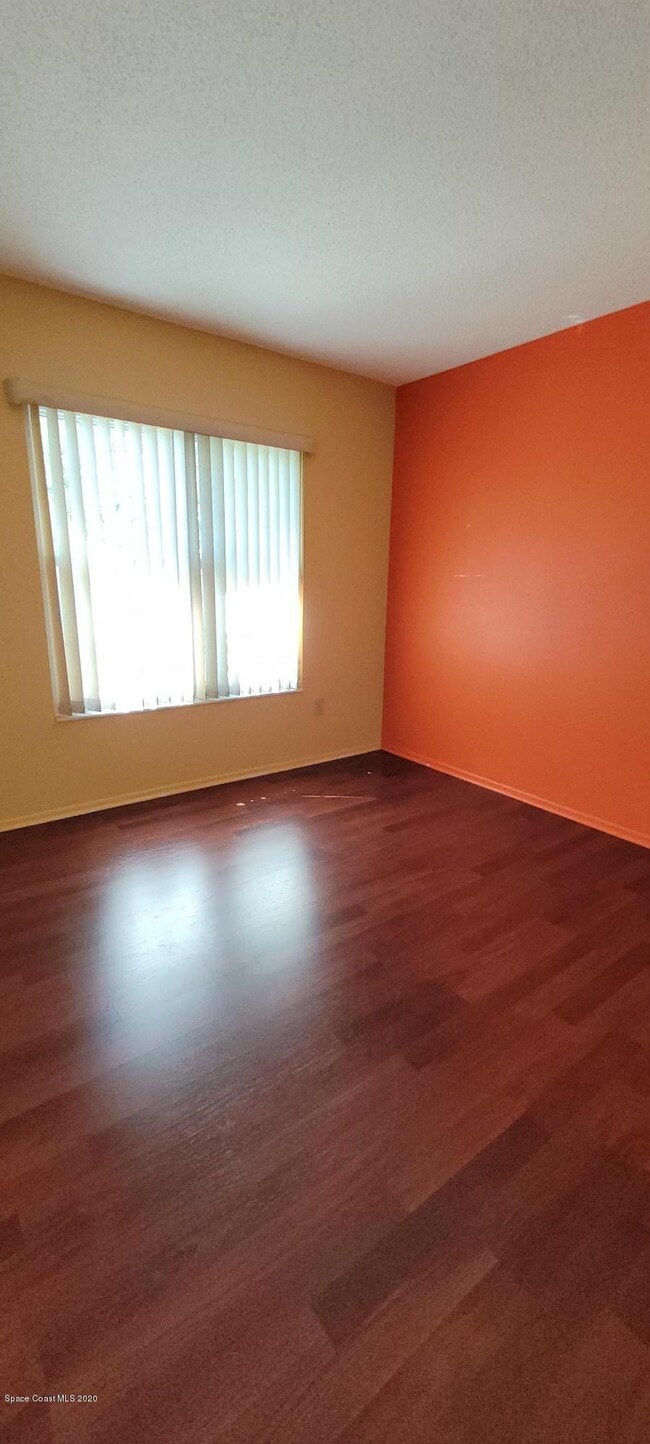 Building Photo - 1485 Malibu Cir NE