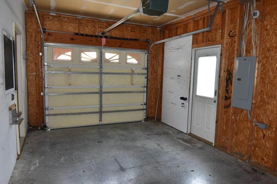 Building Photo - 223 Olde Well Loop Rd