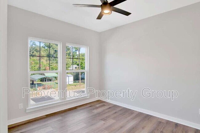 Building Photo - 1020 N D St