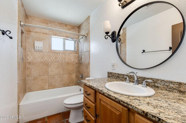 Building Photo - 2429 E Dahlia Dr