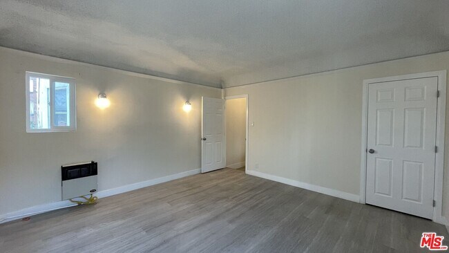 Building Photo - 836 S Catalina St