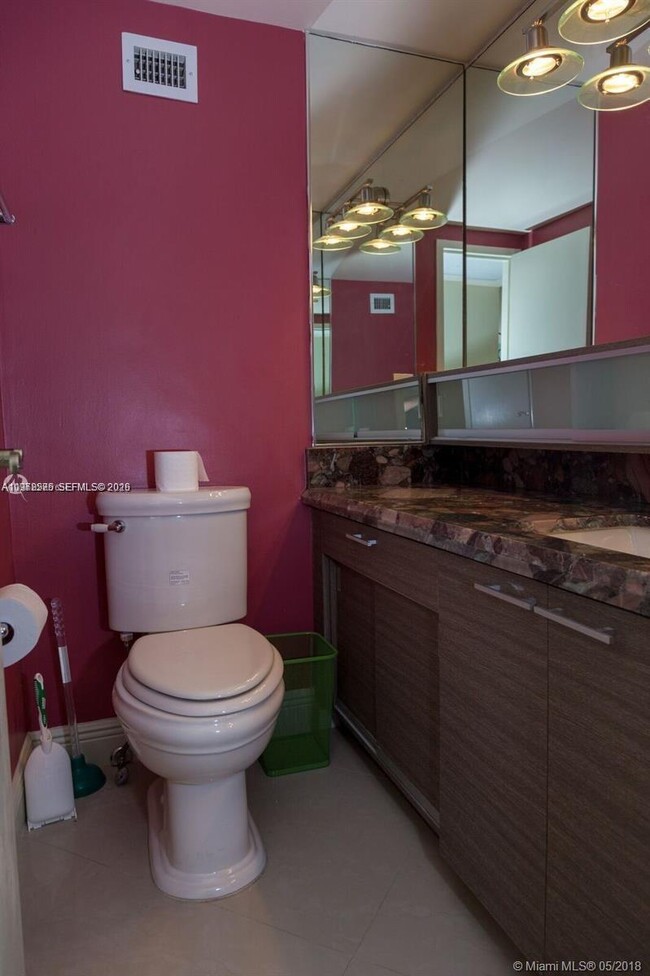 Building Photo - 100 Lincoln Rd