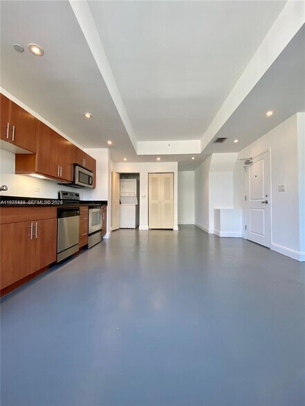 Building Photo - 111 E Flagler St