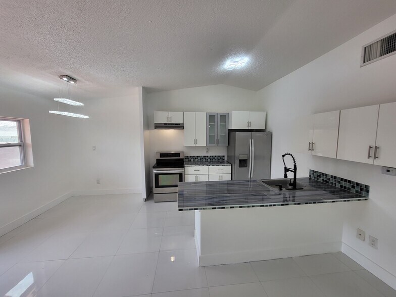 Building Photo - 10345 SW 209th Ln