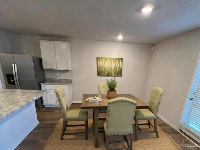 Building Photo - 5450 Peach Dr