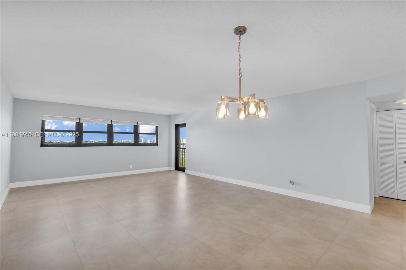 Building Photo - 3200 Port Royale Dr N