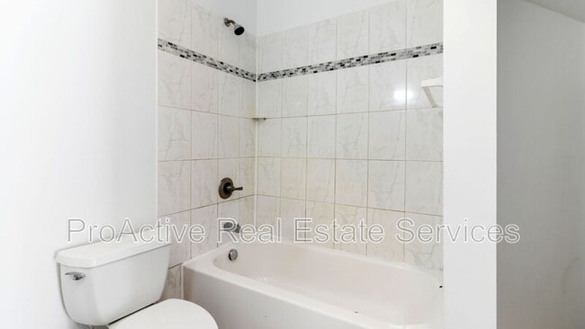 Building Photo - 417 W 30th St