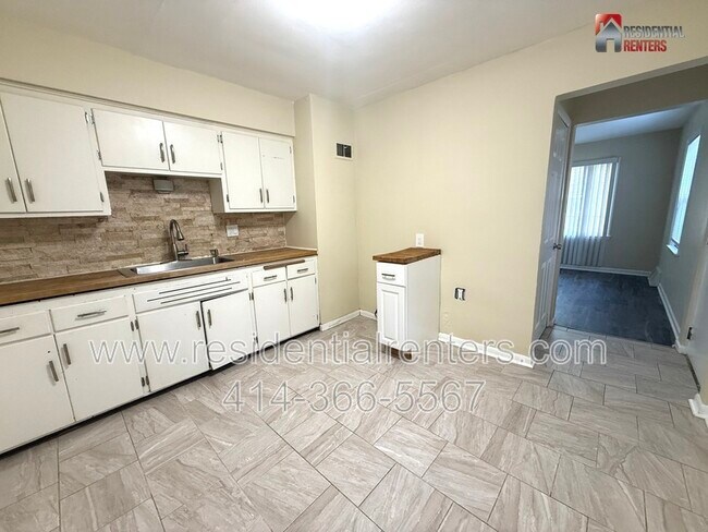 Building Photo - 4703 N 45th St