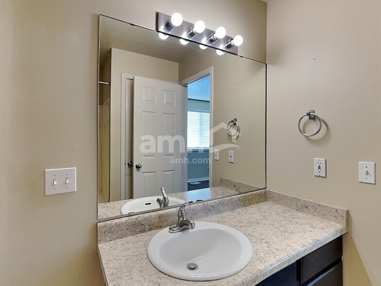 Building Photo - 373 W 2200 N