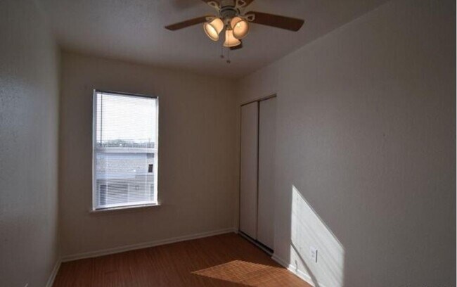 Building Photo - 610 Morningview Dr
