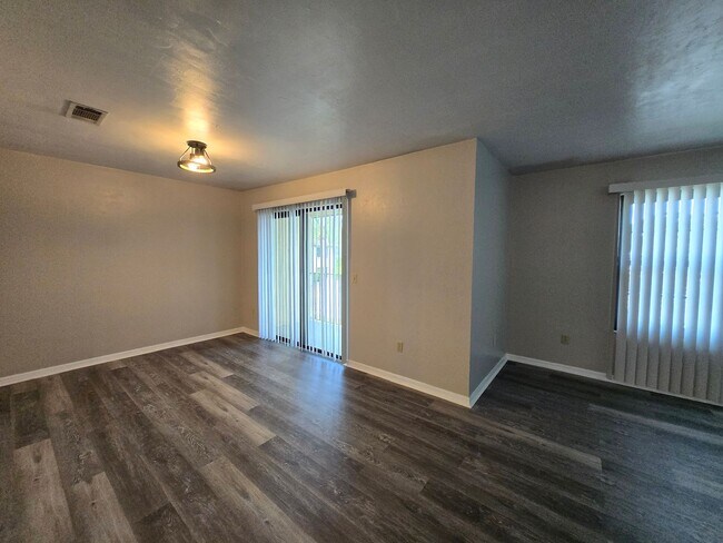 Building Photo - 2 Bedroom 2 Bath Condo