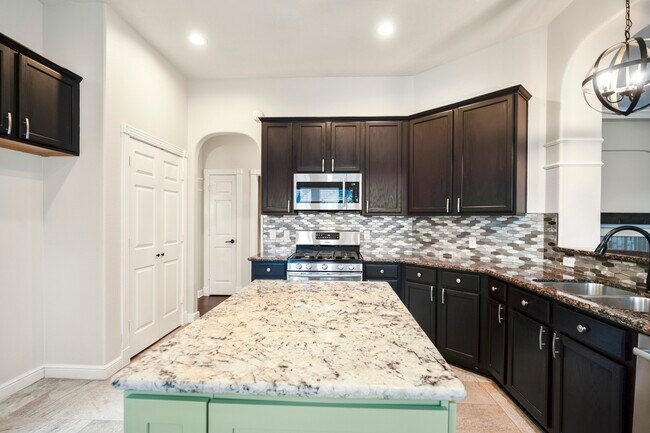 Building Photo - 5802 Sawyer Bend Ln