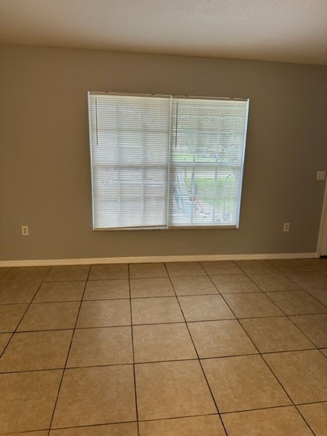 Building Photo - 2 Bed 2 Bath 1/2 Duplex in St Cloud close to Lakefront!