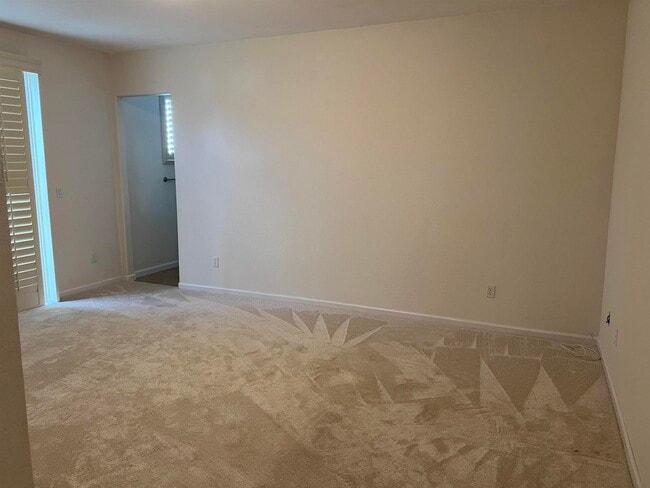 Building Photo - 1112 Park W Dr