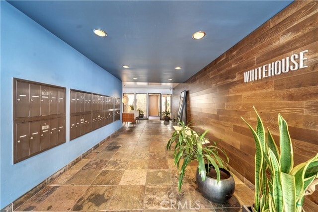 Building Photo - 8400 De Longpre Ave