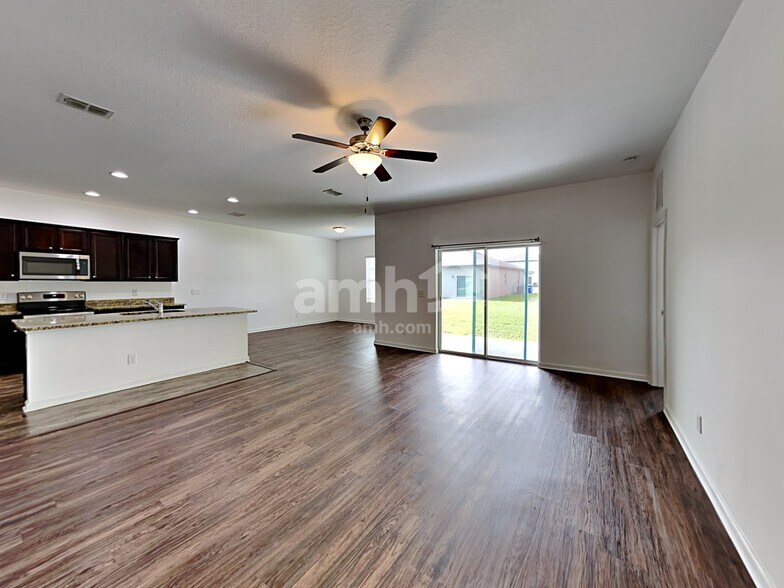 Building Photo - 4878 St James Ln